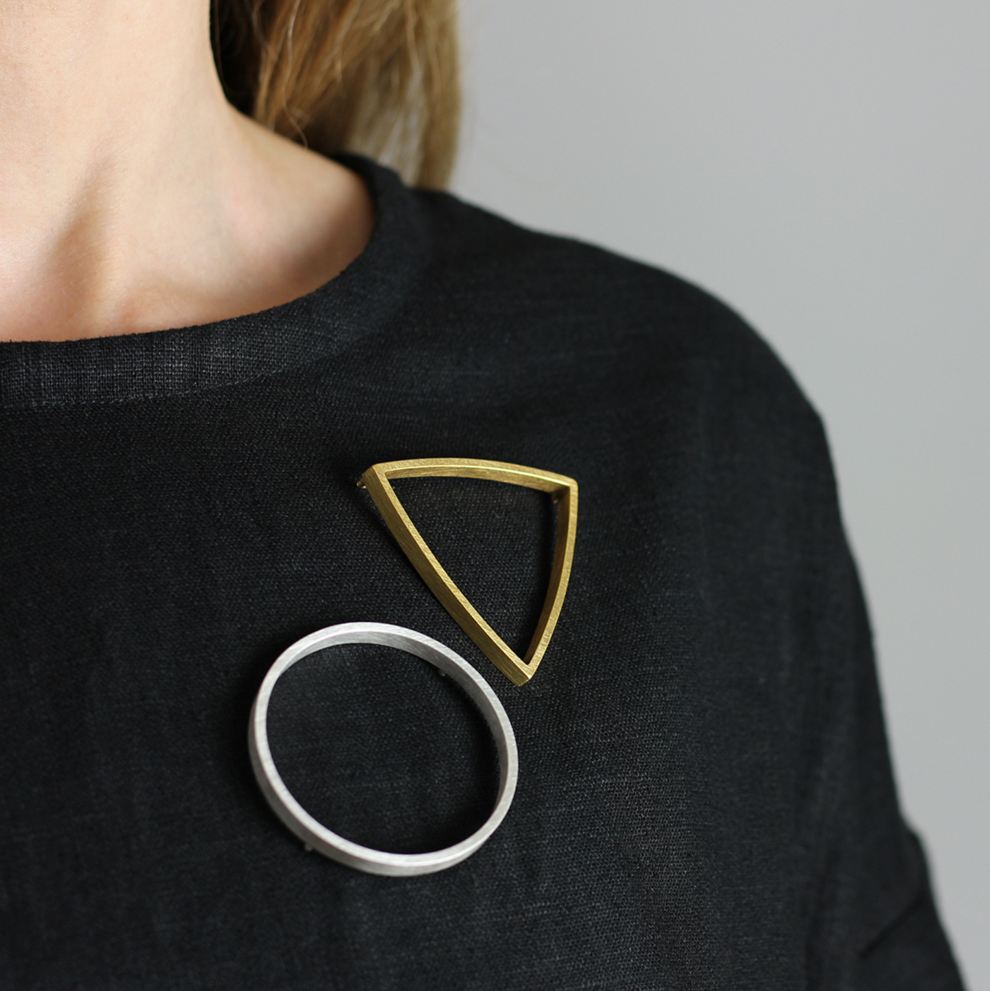 Sheng Zhang - 'Curved Curves' Circle Brooch