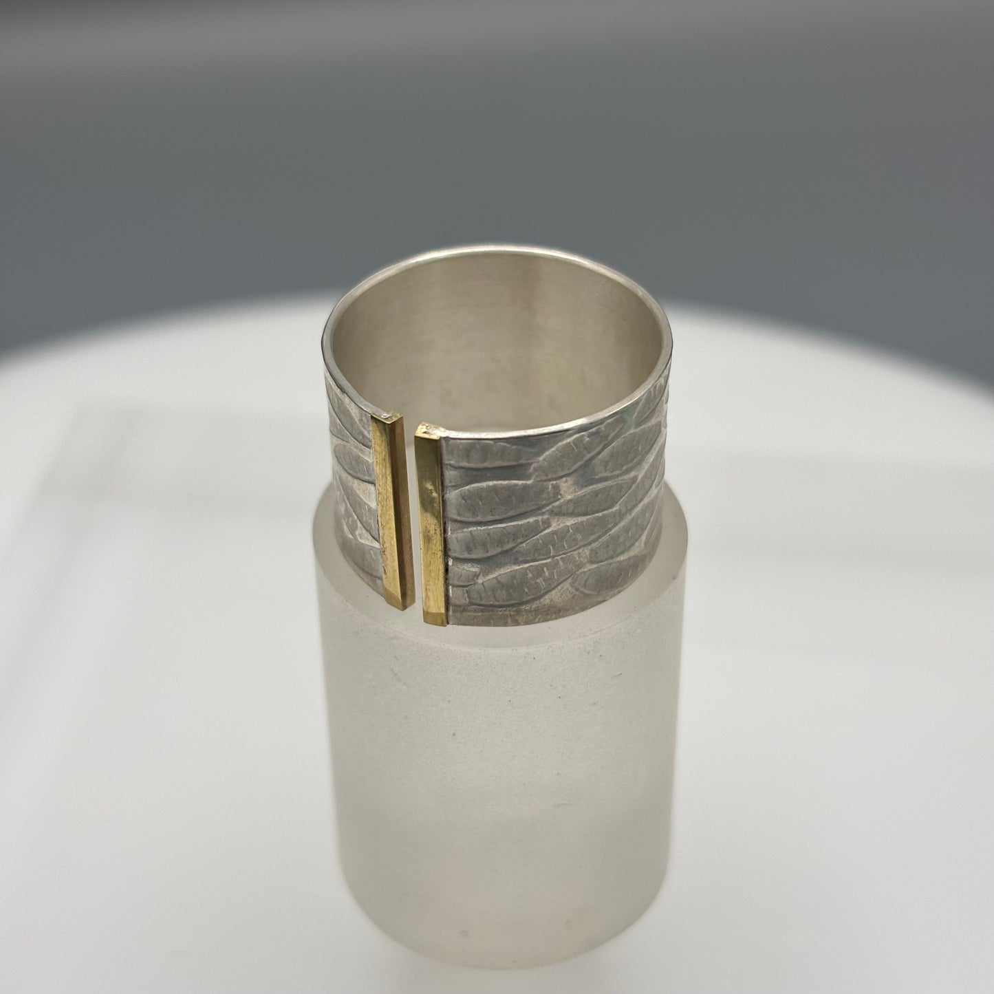 Papermetal – Petals 'Cigar Band' Ring 15mm (Silver/Brass Wire Detail)