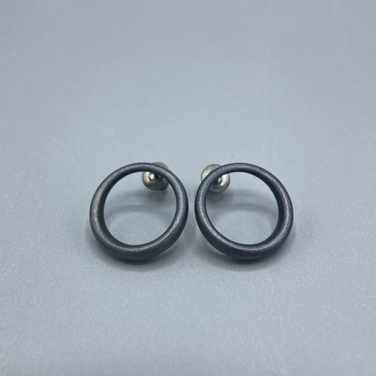Sheng Zhang - Curved Curves Framed Circle Earrings
