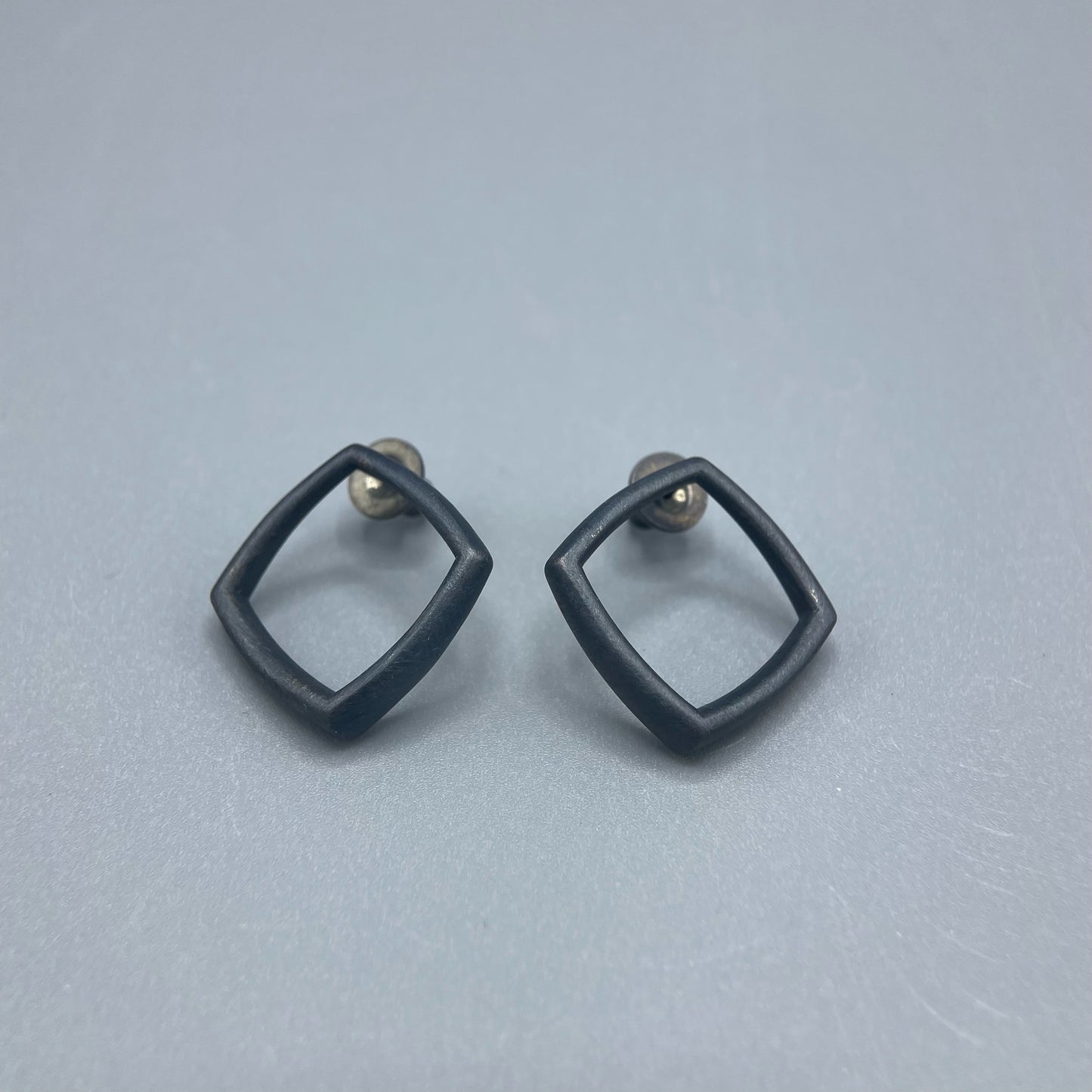 Sheng Zhang - Curved Curves Framed Rhombus Earrings: Oxidised Silver