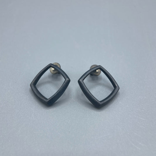 Sheng Zhang - Curved Curves Framed Rhombus Earrings: Oxidised Silver