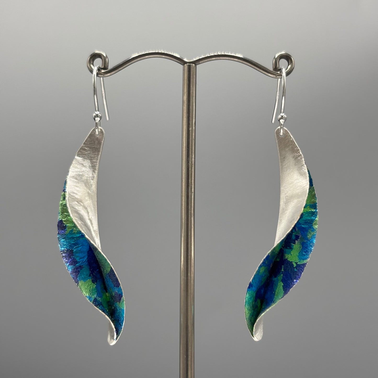 Victoria Sackwild – 48mm fine silver Willow Leaf earrings (dark blue/turquoise/emerald) I