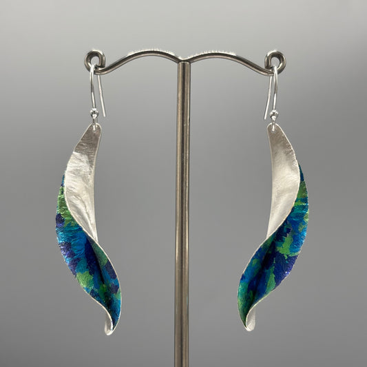 Victoria Sackwild – 48mm fine silver Willow Leaf earrings (dark blue/turquoise/emerald) I