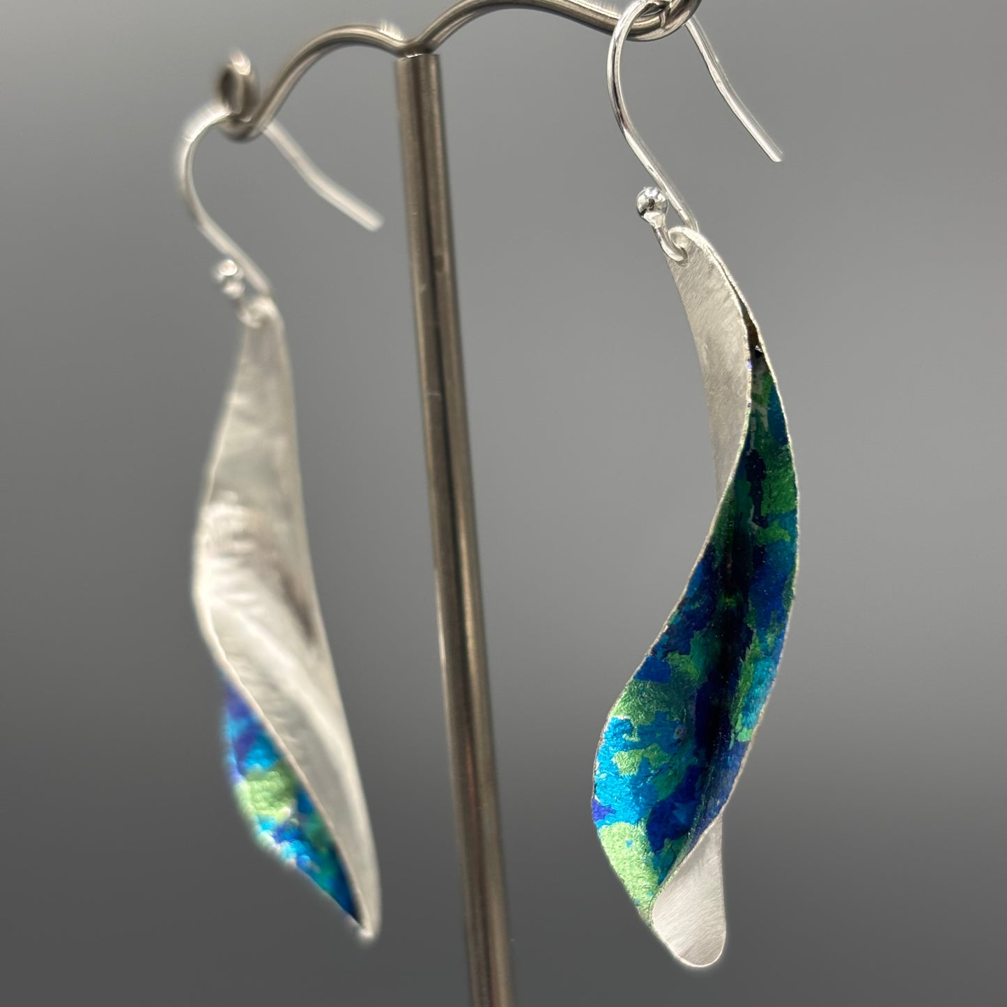 Victoria Sackwild – 48mm fine silver Willow Leaf earrings (dark blue/turquoise/emerald) I
