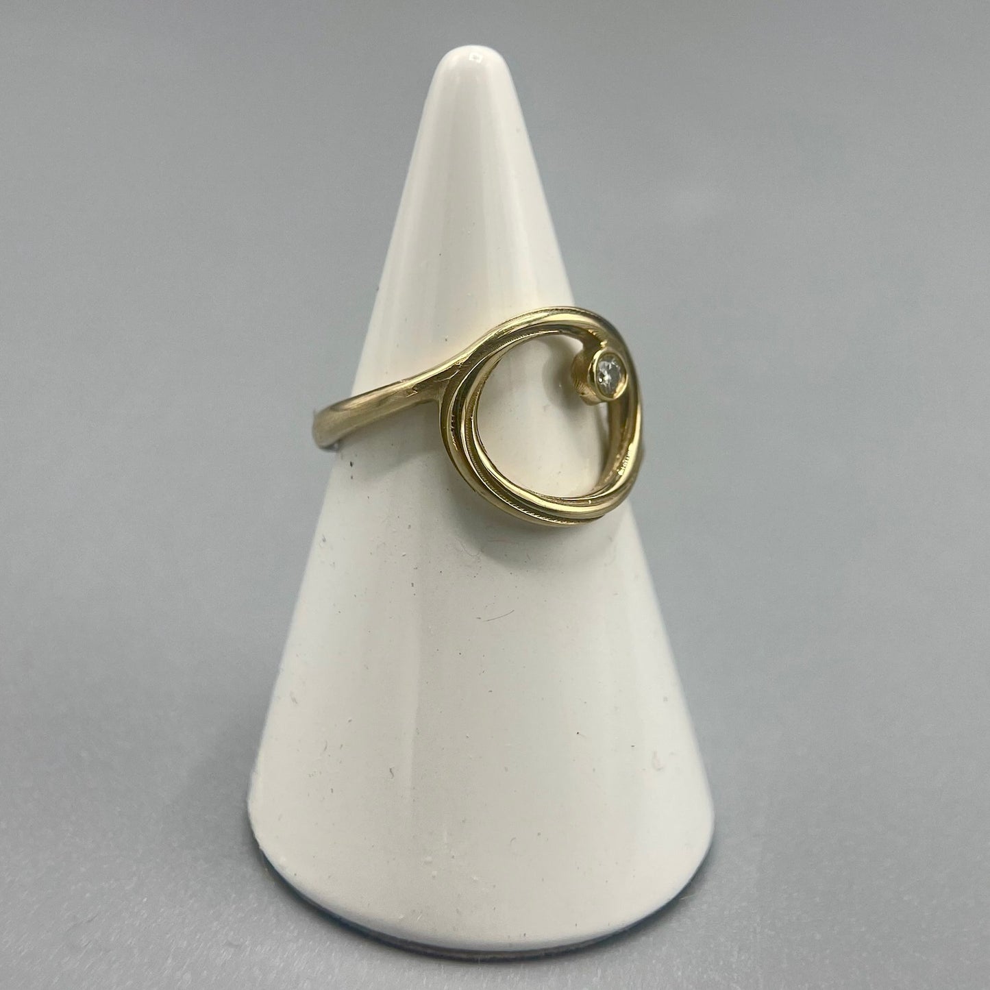 Alice Gow - Twist Continuum Ring 9ct Yellow Gold (size P) - Diamond