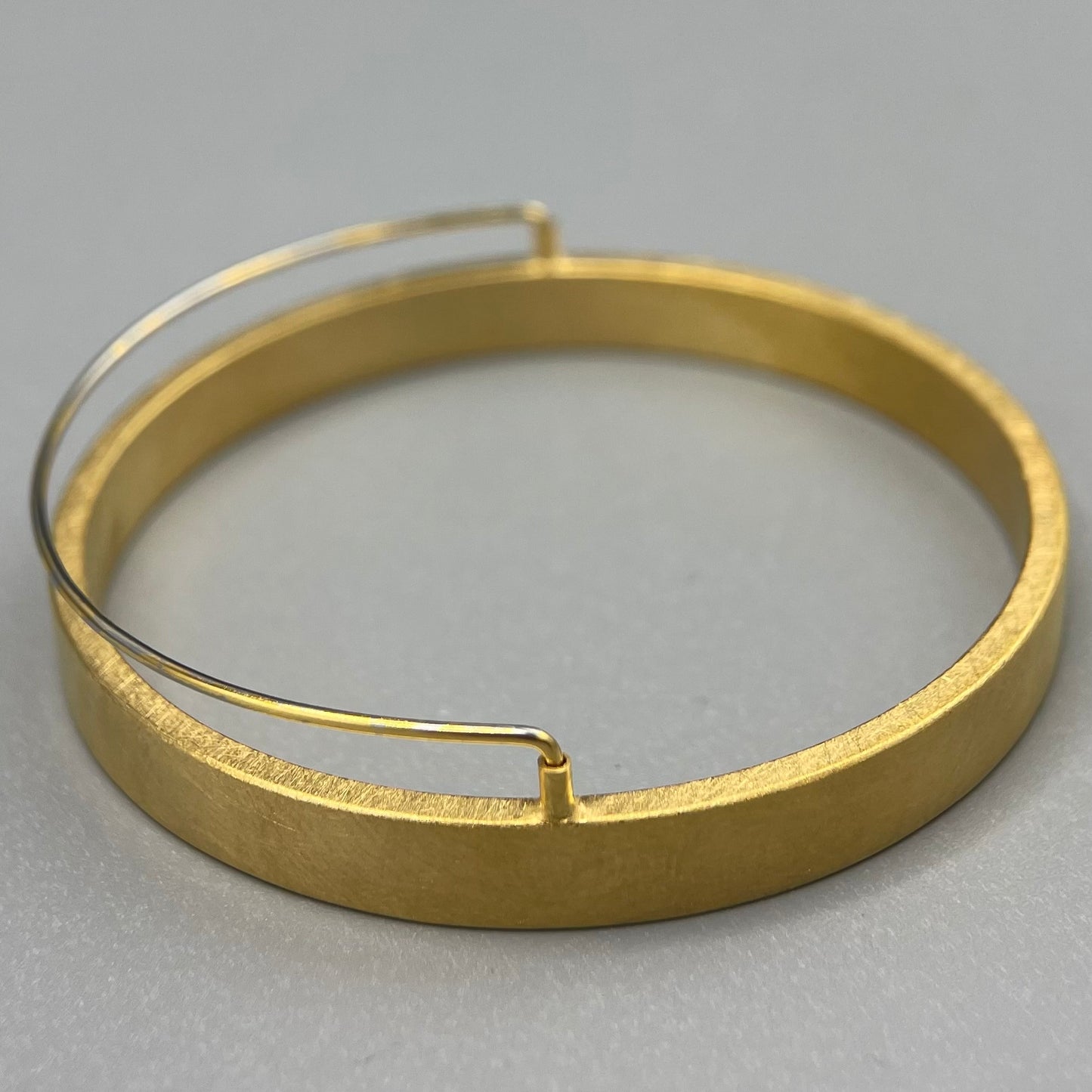Sheng Zhang - 'Curved Curves' Circle Brooch