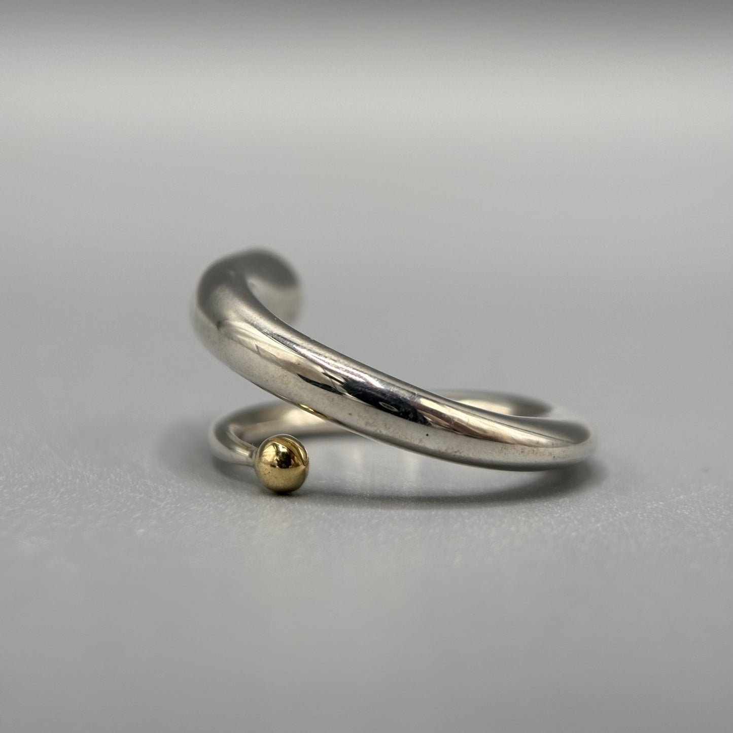 Paul Finch - Ring: Silver spiral with blue topaz & solid 18ct Yellow Gold bead