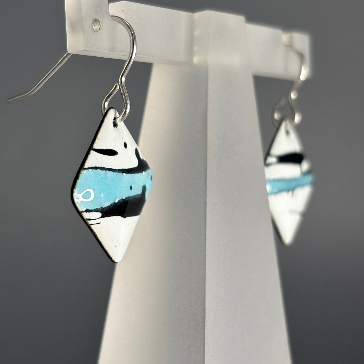 Judit Patkos – Blue Splash! Square Earrings