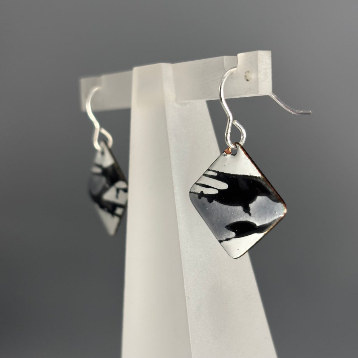 Judit Patkos – Grey Splash! Square Earrings