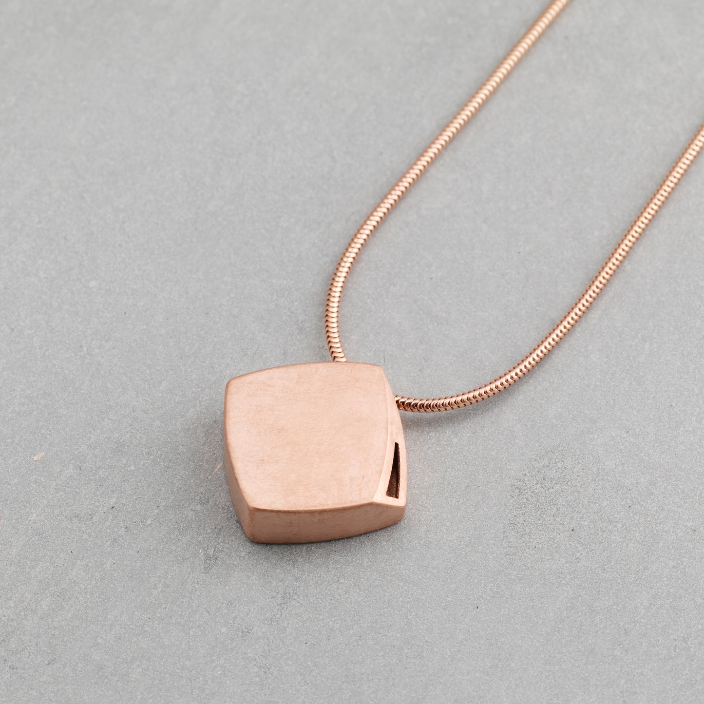 Sheng Zhang - Curved Curves Rhombus Necklace